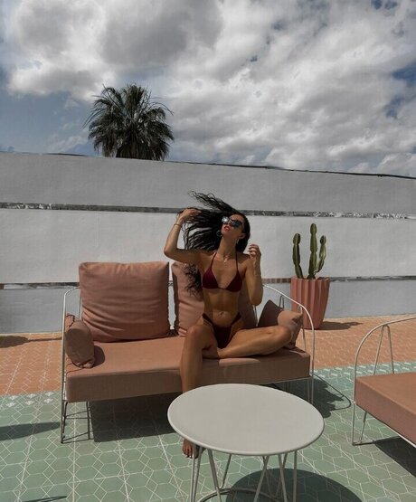 Larafina exclusive star pics