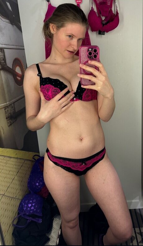 InaSilja model naked photo