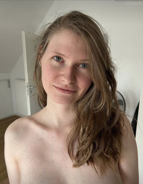 InaSilja hd pornstar image