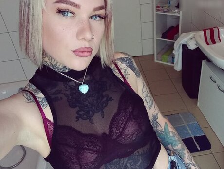 Typischblonnd model pornographic image