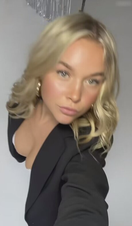 blonde shemale onlyfans art xxx gallery