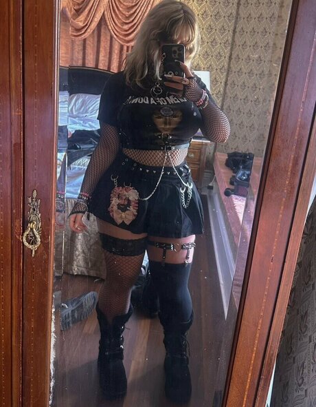 Aretteepls pornographic model pictures