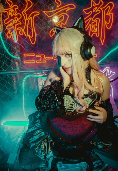 Aretteepls model picture