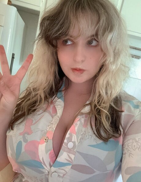 petite asian onlyfans top photos