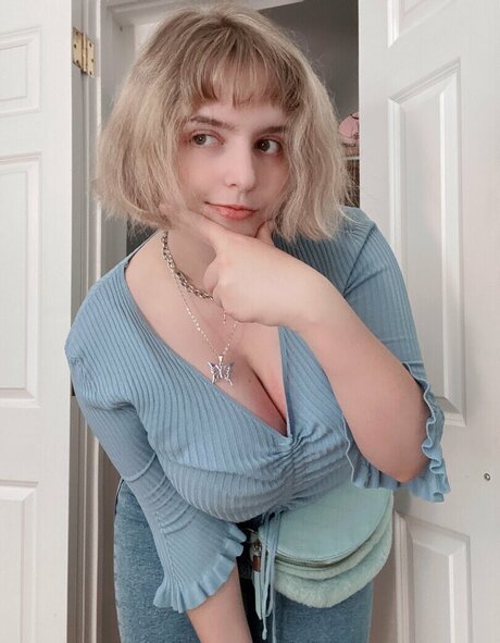 blonde babe onlyfans nice image