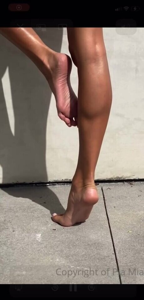 Pia Mia Perez perfect star image