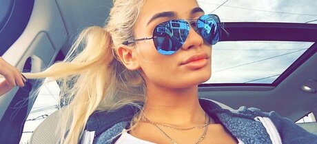 Pia Mia Perez high quality star images
