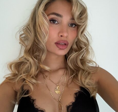 Pia Mia Perez star nice pictures