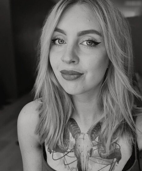 Jennifear 93 actress pic