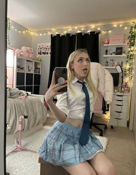 QoR Saige porn actress pic