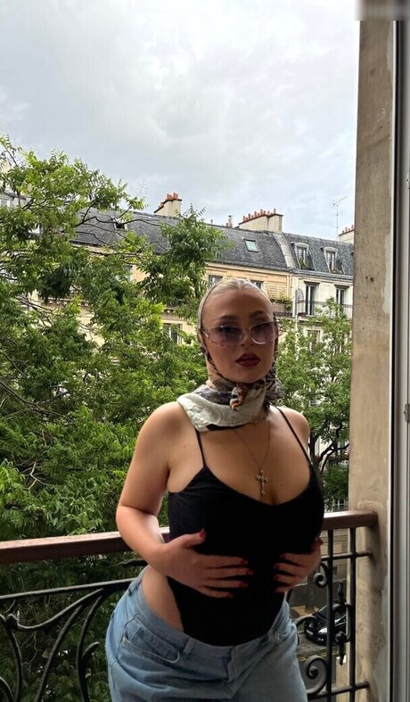 Michelle Knaub beautiful actress image