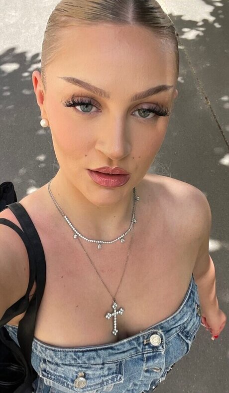 Michelle Knaub nice model picture