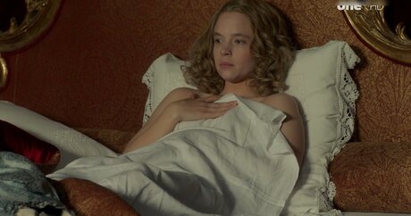 Versailles Fernsehserie_ star nudes photos