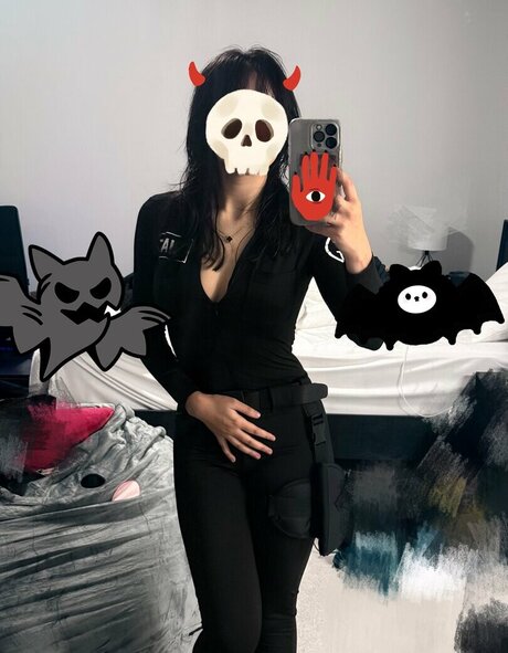 Akuma Nihmune pretty actress image