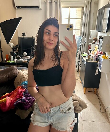 lorak al nude actress pictures