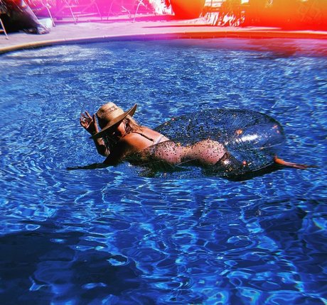 Emily Osment model perfect pictures