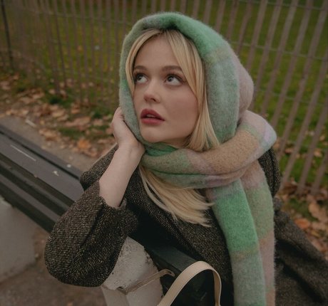 Emily Alyn Lind star sex photos