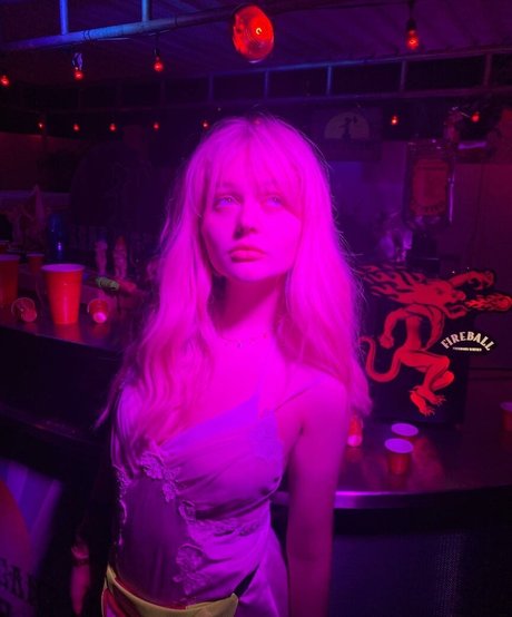 Emily Alyn Lind perfect actress image