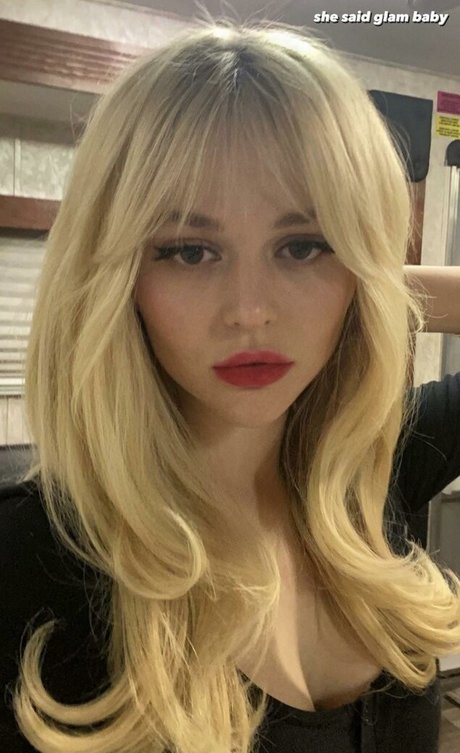 Emily Alyn Lind pretty pornstar gallery