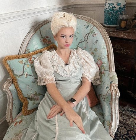 Berticuss nude actress pics