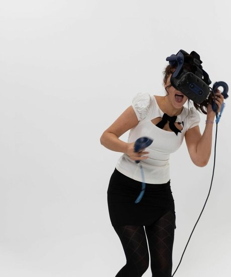 Aliythia nude model photos