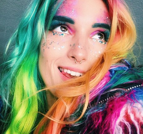 Dani Thorne nude star image