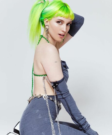 Dani Thorne star nudes img