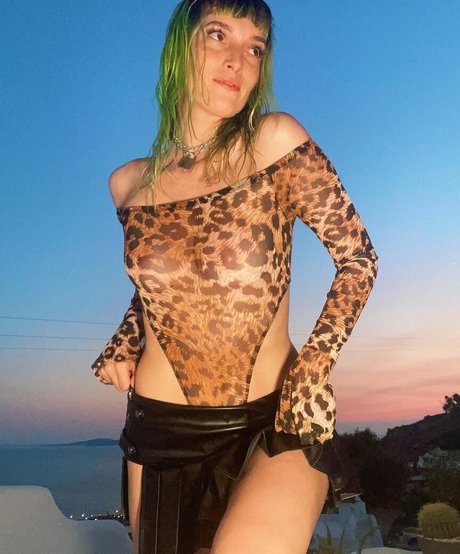 Dani Thorne hot star image