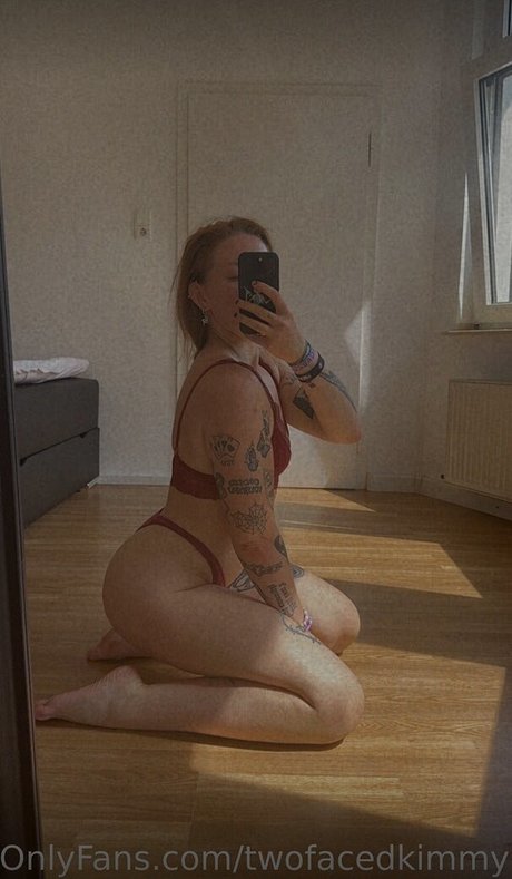 Towfacedkimmy nude model pic