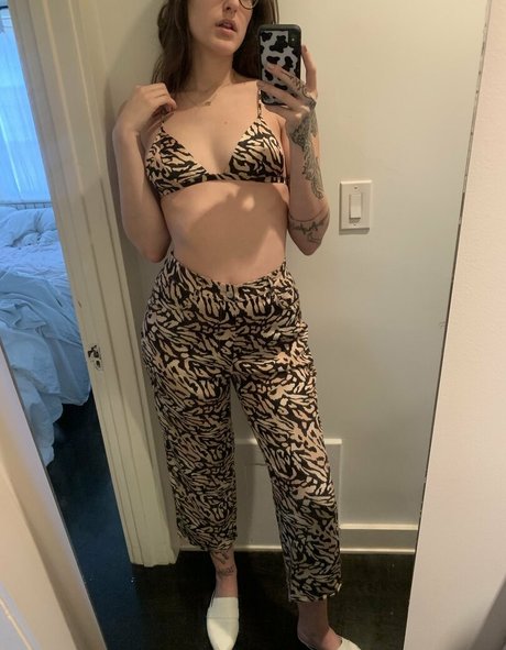 allieoops pornographic model image