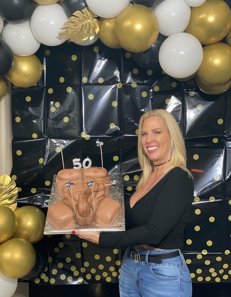 jennyjizzxxx model porn photo