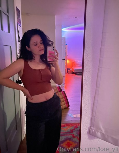 kae yli erotic star img