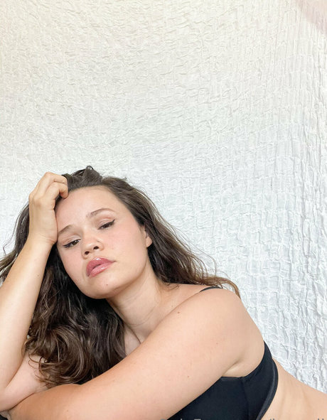 kae yli model perfect pics