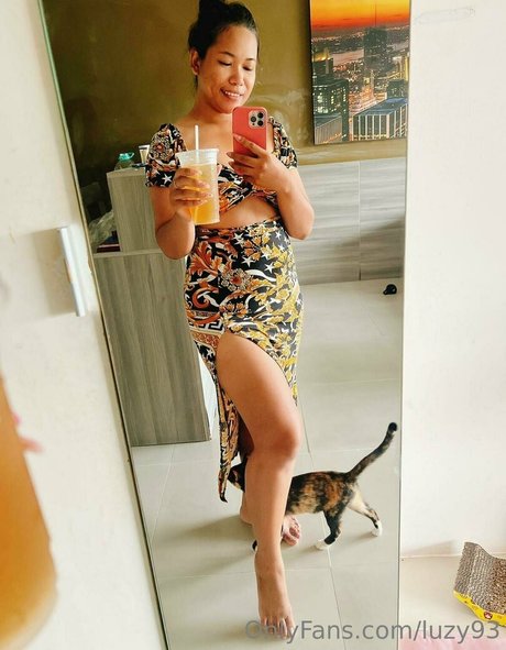 luzy93 model naked images