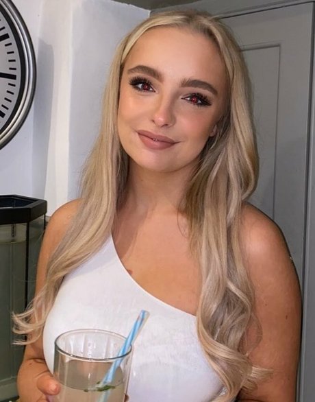 Emily Hewertson free model pictures