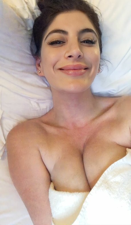 Ariana Basseri pornstar beautiful pic