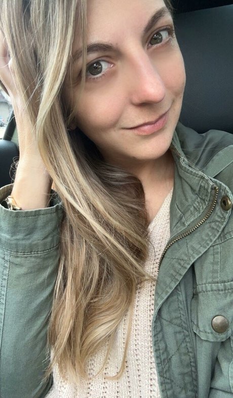 ButterflyYogaVIP naked pornstar photo