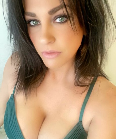 Darnell Ashbury porn actress galleries