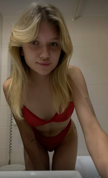 hollymollynextdoor sexy star pics