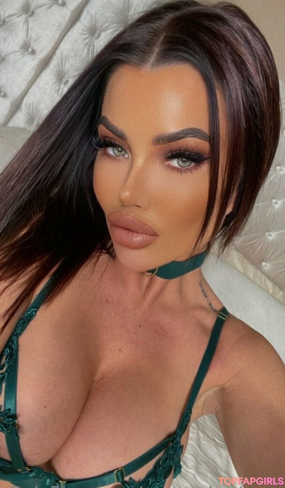 Savanah Storm model adult picture