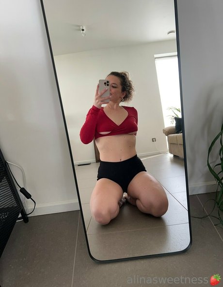 linaliciouss naked model photo