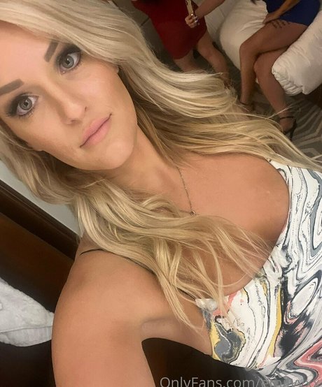 emilyyxx nice pornstar picture