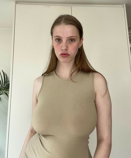 Eliza Goldsmith star top gallery