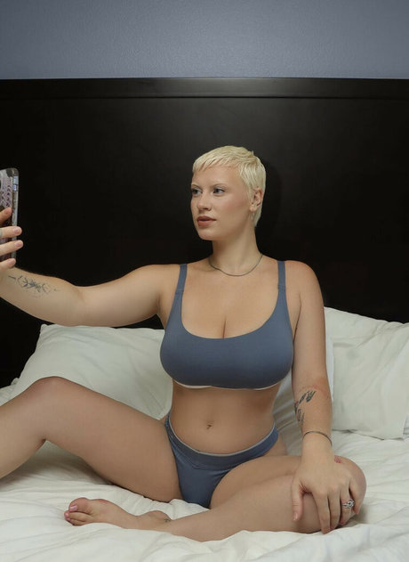 BabyyLiv perfect actress picture