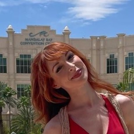 Lisa Foiles sexy model image