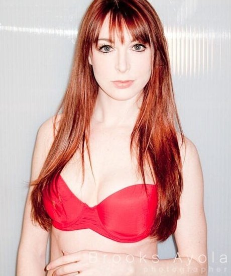 Lisa Foiles star hot images