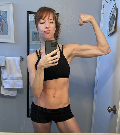 Lisa Foiles model erotic photos