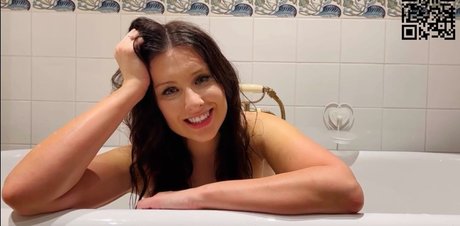 ErinMoore sex model pic