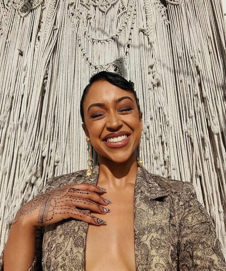 Liza Koshy pretty pornstar photos