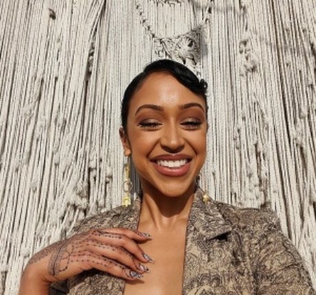 Liza Koshy sexy star photo